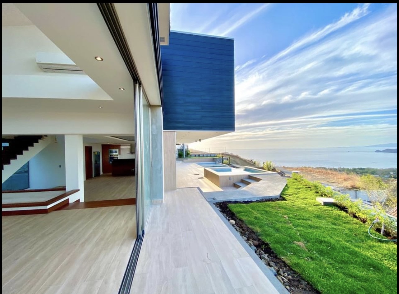 Papagayo Shores, Playa Hermosa